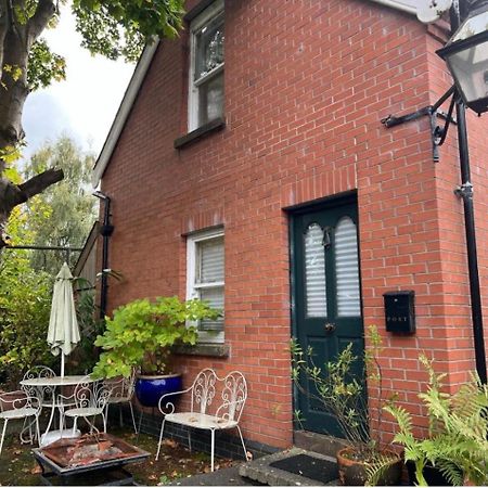 Self Contained Coach House In Leafy South Belfast The Location Is Not Accurateアパートメント エクステリア 写真