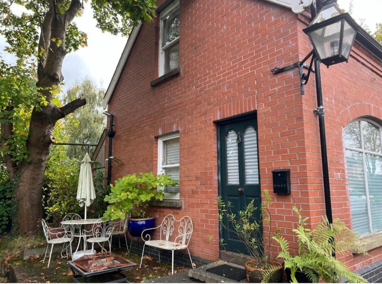 Self Contained Coach House In Leafy South Belfast The Location Is Not Accurateアパートメント エクステリア 写真